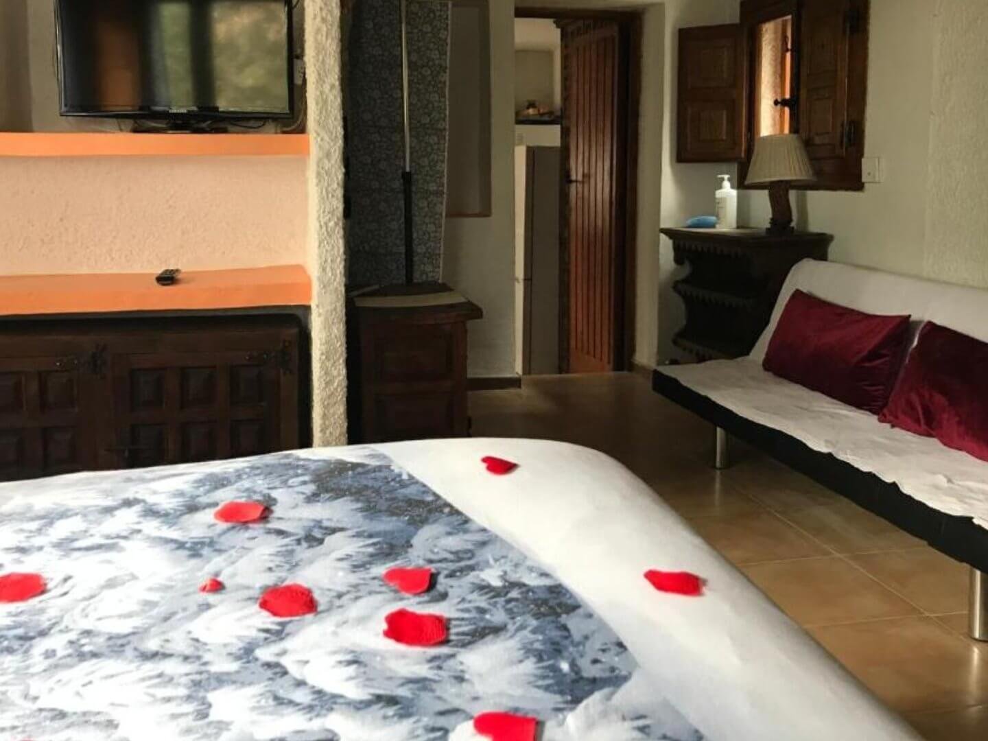 2 cabanasrusticasescorial-alojamiento-rural-jacuzzi-privado-naturaleza-sierra-descanso-familias-parejas